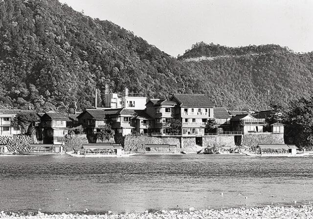 長良川河畔の十八楼 （昭和23～24年ごろ・1947～48）