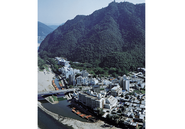 空から見た十八楼・金華山